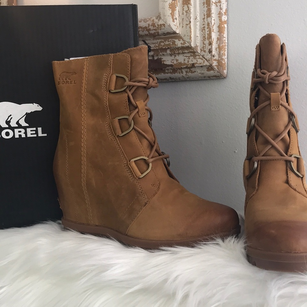 SOREL JOAN OF ARCTIC WEDGE CAMEL BROWN
